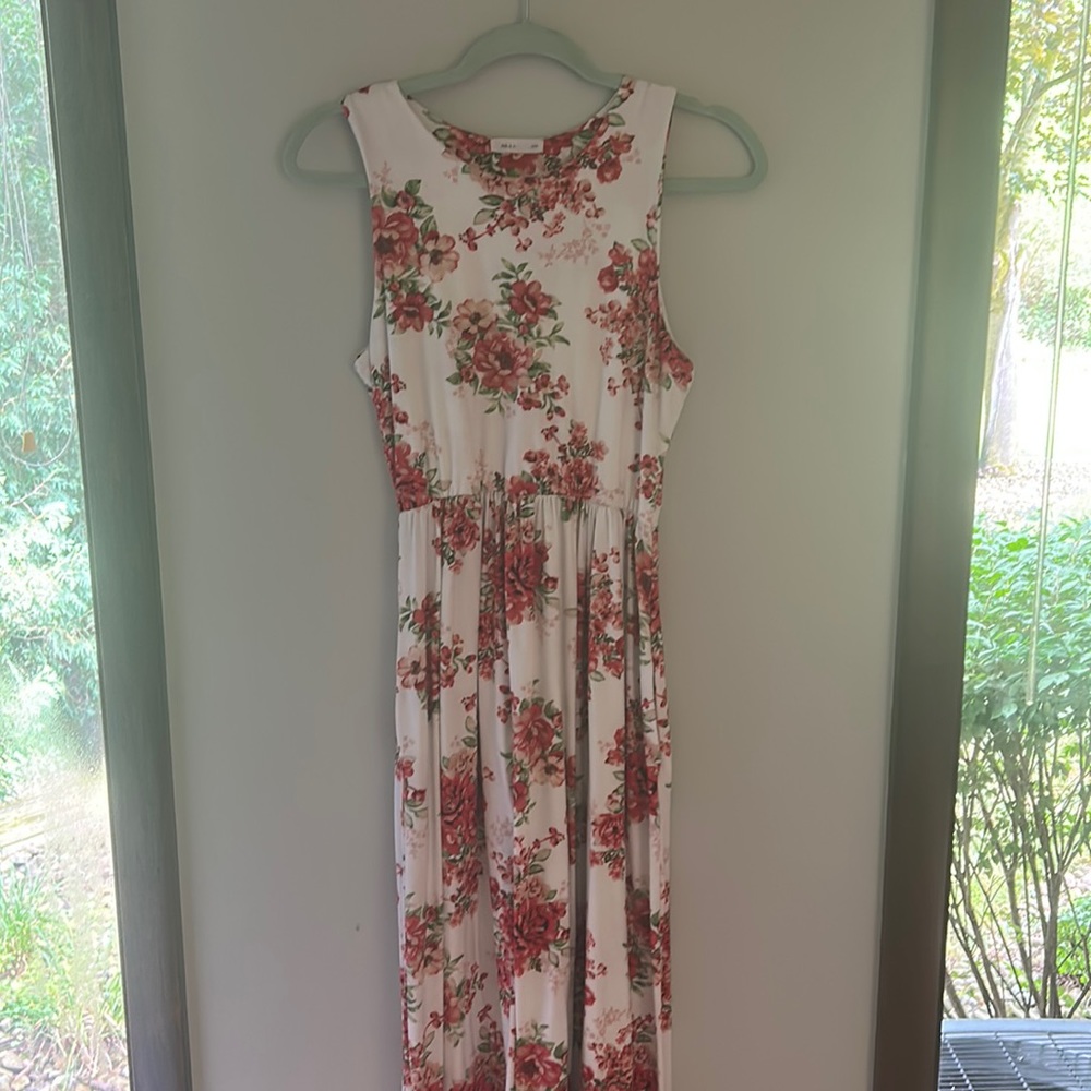 Floral Maxi Dress - White and Red